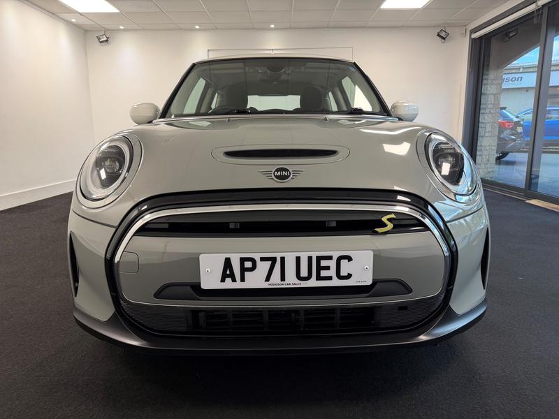MINI Electric Hatch Photo 8414182b-fa91-42d0-a0ed-9a0d4aadb9c1.jpg