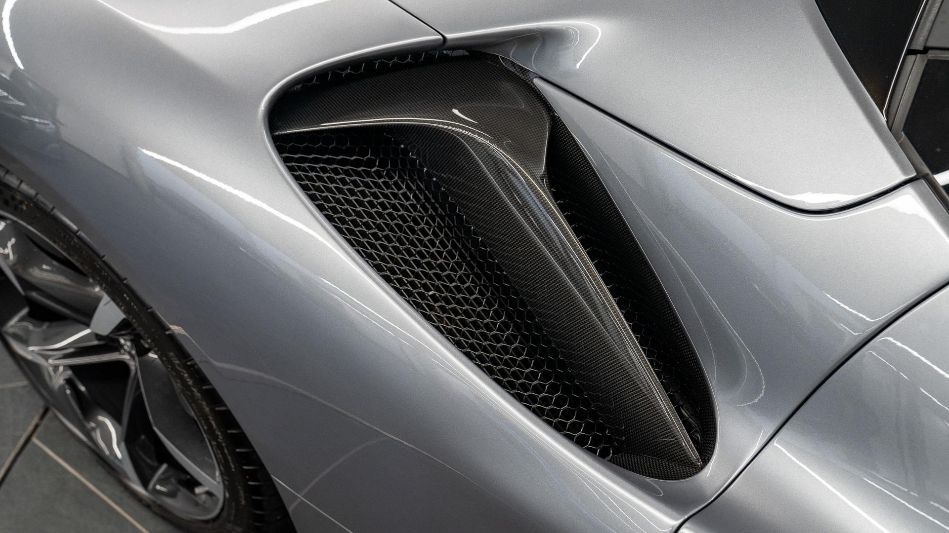 Ferrari SF90 Spider Photo 841dd939-cb7f-4194-a135-bd37289bafb8.jpg
