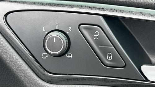 Volkswagen Golf Photo 8426a2f5-5e29-44a0-b94f-57f51579a3a1.jpg
