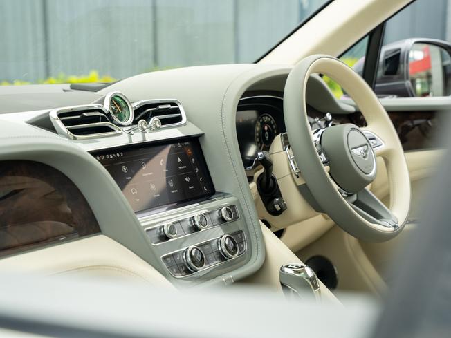 BENTLEY Bentayga Photo 12