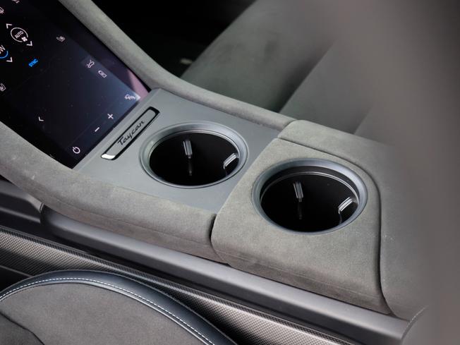 PORSCHE TAYCAN Photo 22