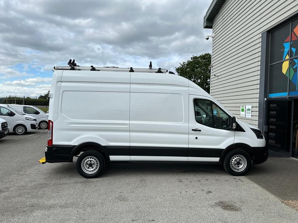 Ford Transit Photo 84468816-35fe-4922-9a84-b3940a7ffffb.jpg