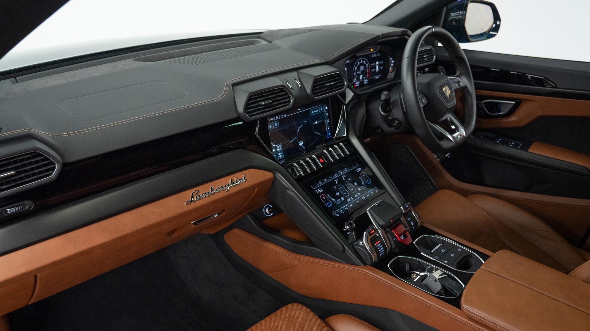 LAMBORGHINI Urus Photo 8447eba0-5391-4685-b2f1-debf8ffd6cc9.jpg