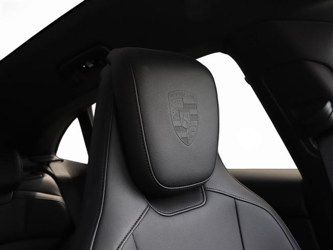 PORSCHE Taycan Photo 24