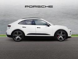 PORSCHE Macan Photo 2