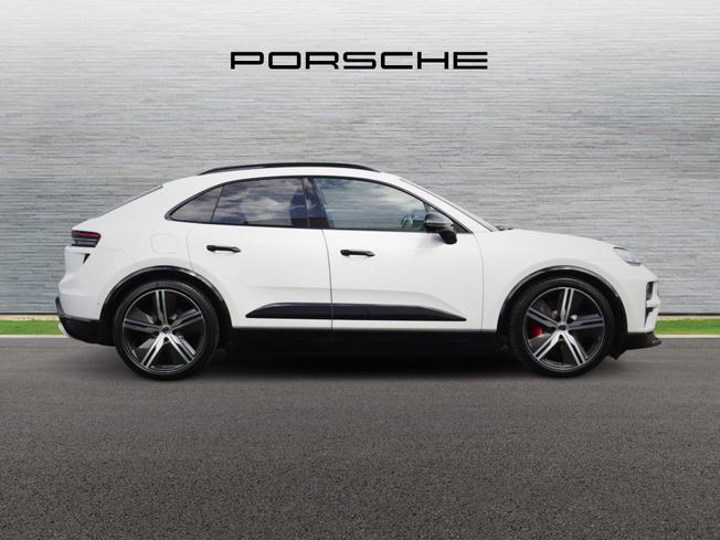 PORSCHE Macan Photo 2