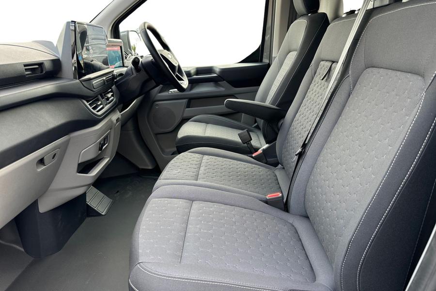 Ford TRANSIT CUSTOM Photo 8453c380-08d7-47e2-9267-71c2daeacd94.jpg