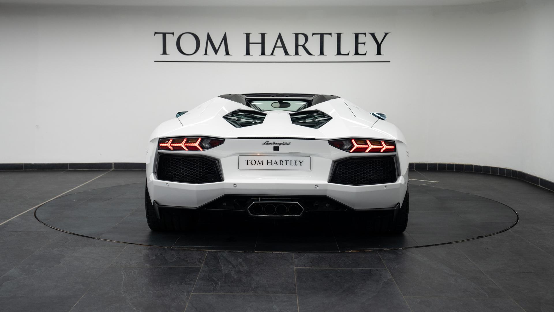 LAMBORGHINI Aventador Photo 8458f4b4-5ed2-47a0-8c98-c58f27b7b60e.jpg