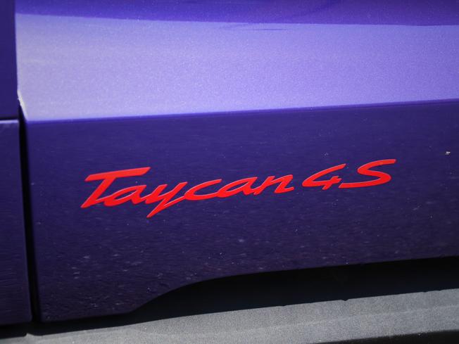 PORSCHE Taycan Photo 12