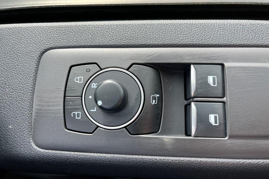 Ford TRANSIT CUSTOM Photo 847f3d60-4a46-42ea-affd-922c93427d79.jpg