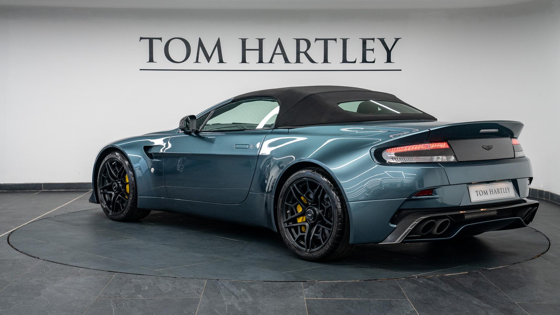 Aston Martin Vantage Photo 84acd4bd-190d-445c-8a16-0362f24e82e9.jpg