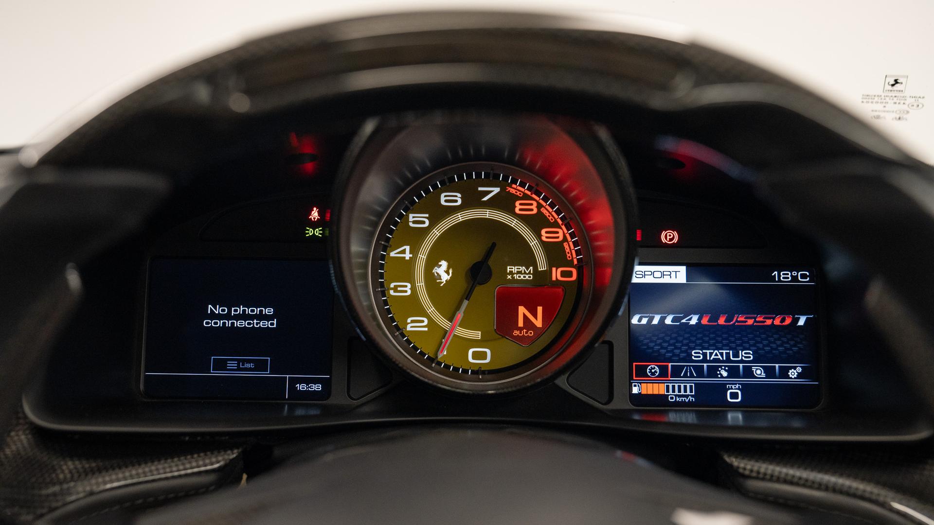 Ferrari GTC4 Lusso Photo 84bc046e-299f-442a-81fb-ee1f6c895219.jpg