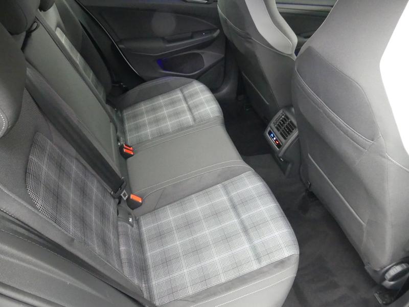 Volkswagen Golf Photo 84bdbe68-bdc0-4f49-bb33-c5f1a925a9c4.jpg