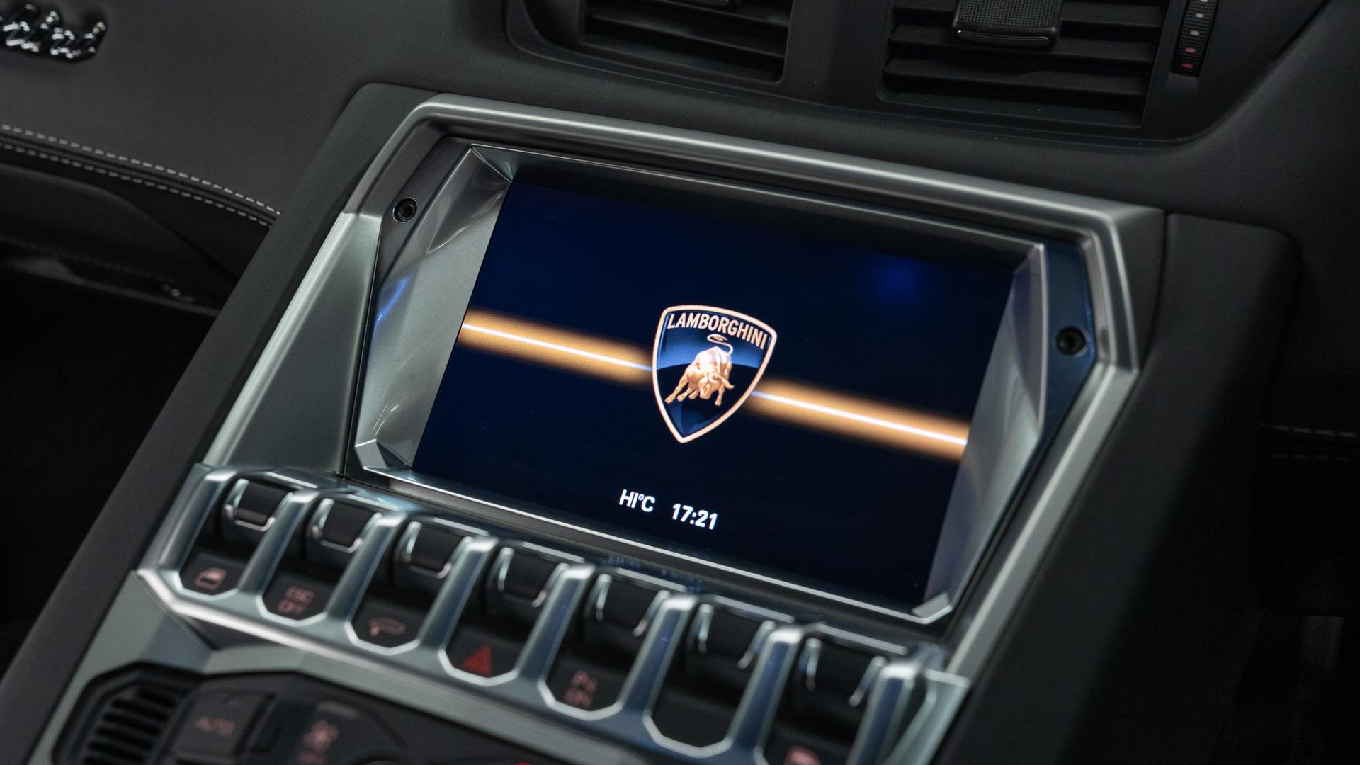 LAMBORGHINI Aventador Photo 84d0b8c5-4a5f-4879-b6c4-1c6ed1d6c08d.jpg