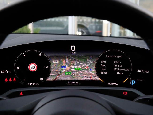 PORSCHE Taycan Photo 25