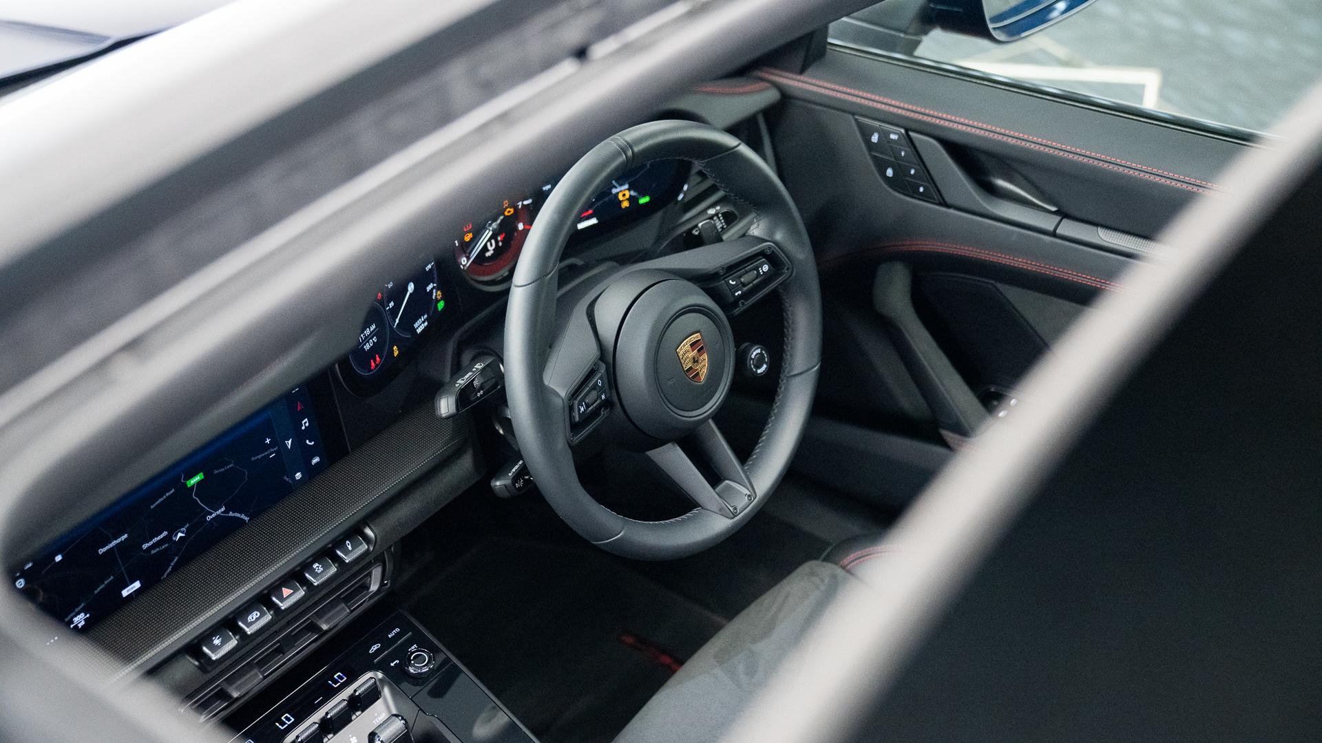 Porsche 911 Photo 84f697e7-783d-4280-87c6-f6a4b50a5fcd.jpg