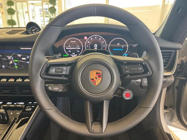 PORSCHE 911 Photo 17