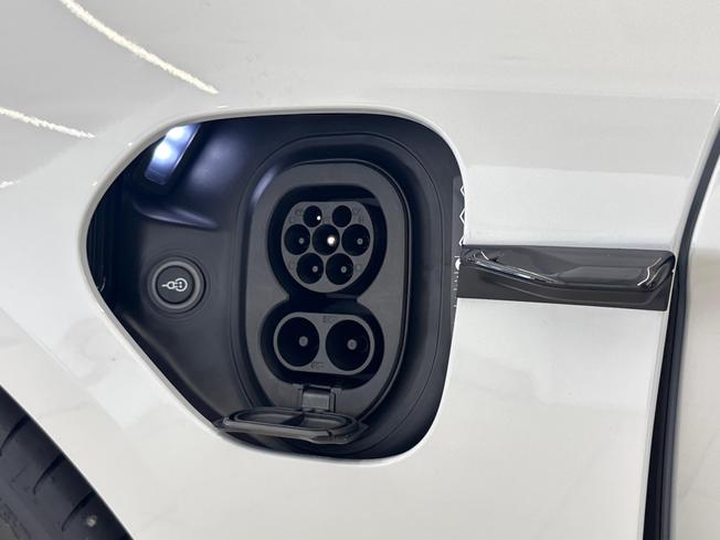 Porsche Taycan Photo 16