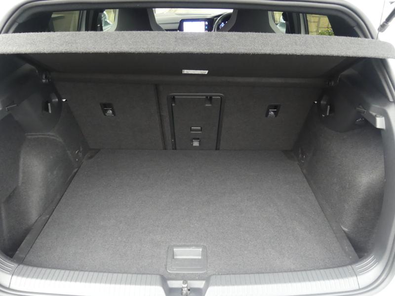 Volkswagen Golf Photo 8525ec48-f138-4857-913d-640a7ca18dbe.jpg
