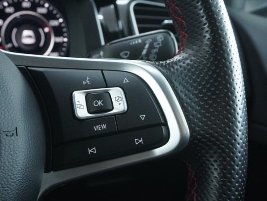 Volkswagen Golf Photo 8526a64a-dbb9-4fed-b2f5-e909a1544779.jpg