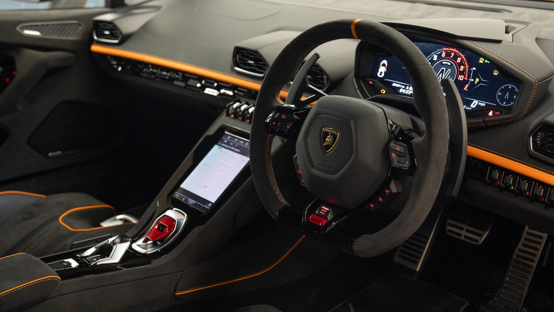 Lamborghini HURACAN Photo 85346404-0579-4b0d-95c8-6a08731e5fbe.jpg