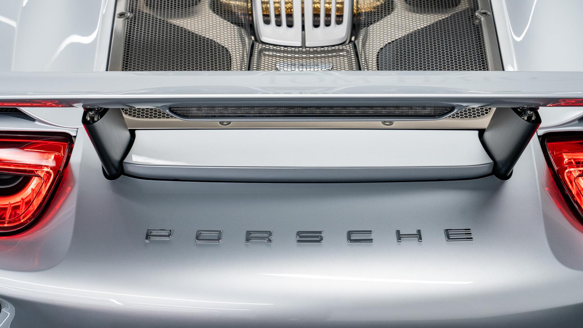Porsche 918 Photo 8535a1e7-4b69-4ea1-8a27-ad9557a86a61.jpg