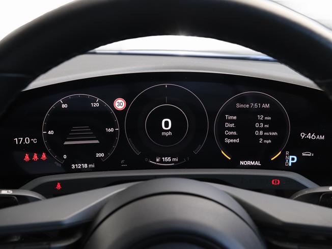 PORSCHE Taycan Photo 15