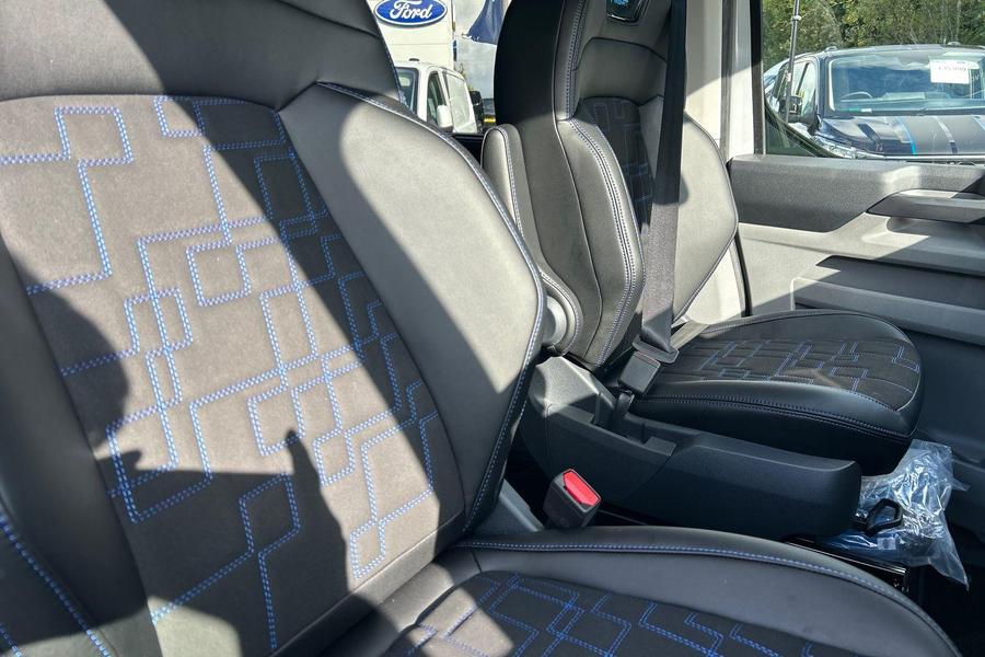 Ford TRANSIT CUSTOM Photo 854483bc-ed9c-4696-84ee-d951aabf231d.jpg
