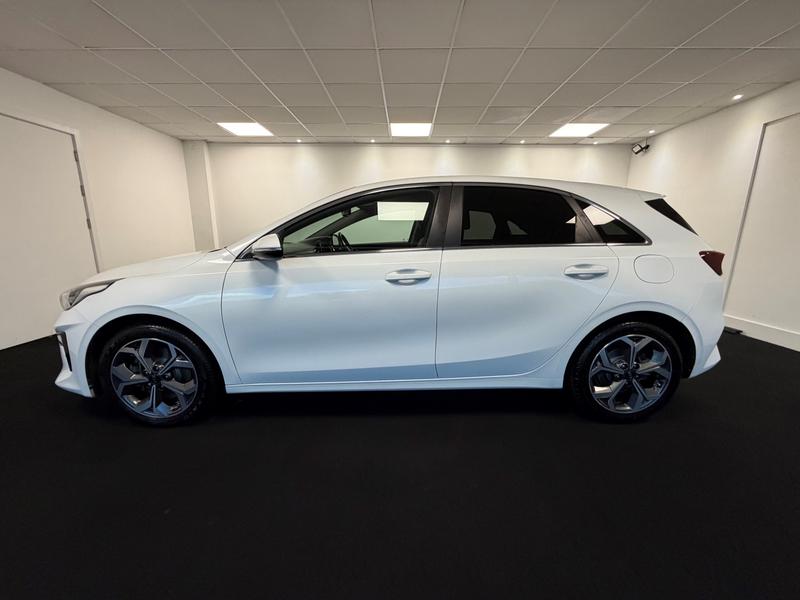 Kia Ceed Photo 8546873a-b3b9-40d7-850f-a0e7d10a7e7e.jpg