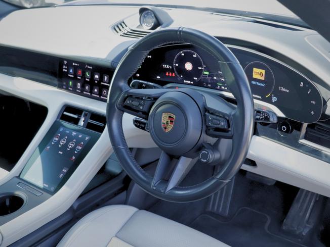 PORSCHE Taycan Photo 12