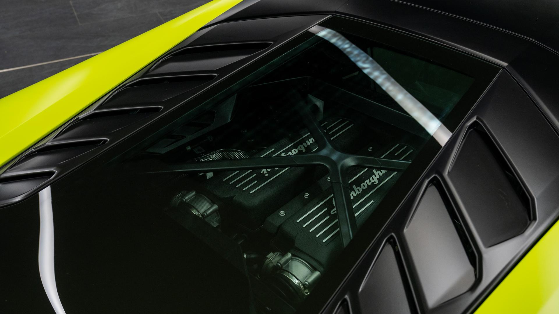 LAMBORGHINI Huracan Photo 8561df84-5cae-461d-a059-c8e5e24afff6.jpg