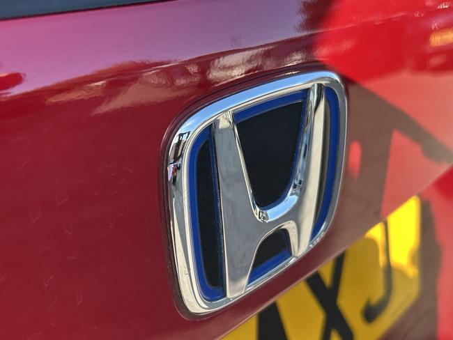 Honda Jazz Photo 856aae42-75ef-4e11-a85f-fa759ec5ab85.jpg
