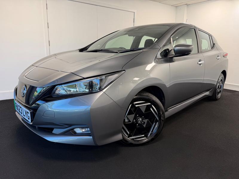 Nissan Leaf Photo 858f23a6-f697-4794-a66b-03c9f767b41c.jpg