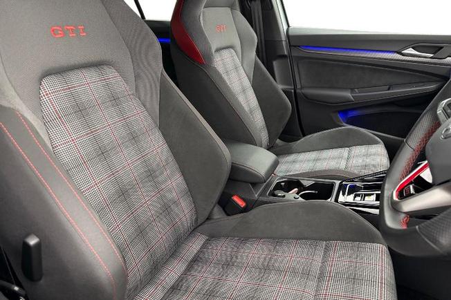 VOLKSWAGEN Golf Photo 10