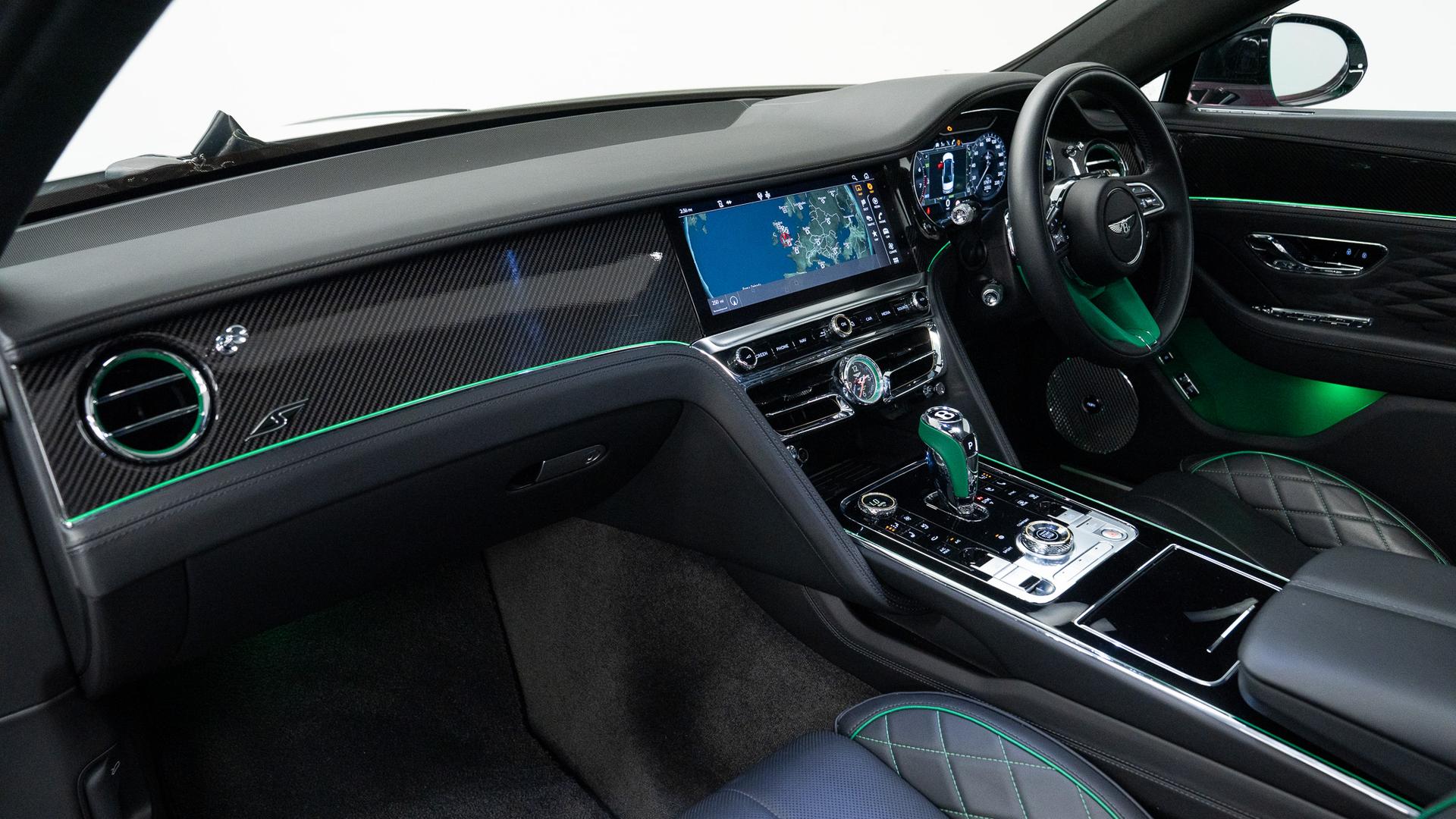 Bentley Flying Spur Photo 859c2b19-d2fe-4638-8629-ce19fddcdfd3.jpg