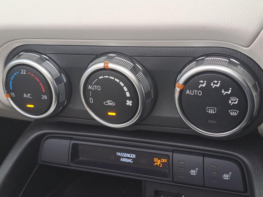 Mazda MX-5 Photo 859ec37c-b914-4b84-8b10-555073679597.jpg