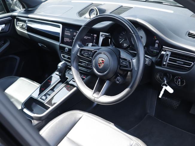 PORSCHE Macan Photo 47