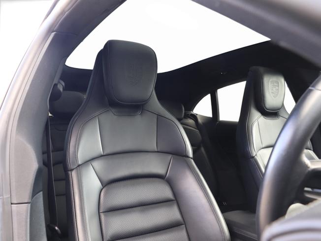 PORSCHE Taycan Photo 14
