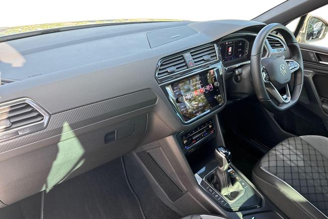 VOLKSWAGEN Tiguan Photo 2