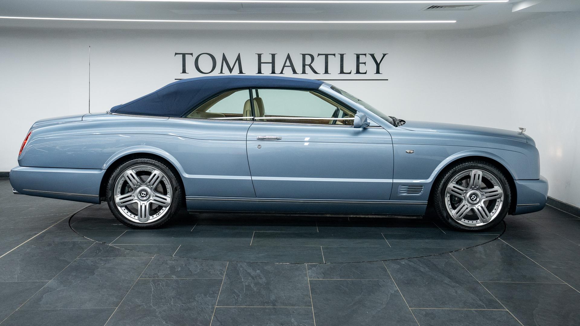 Bentley Azure T Photo 85fc1844-7504-4398-80ae-3634037d546f.jpg