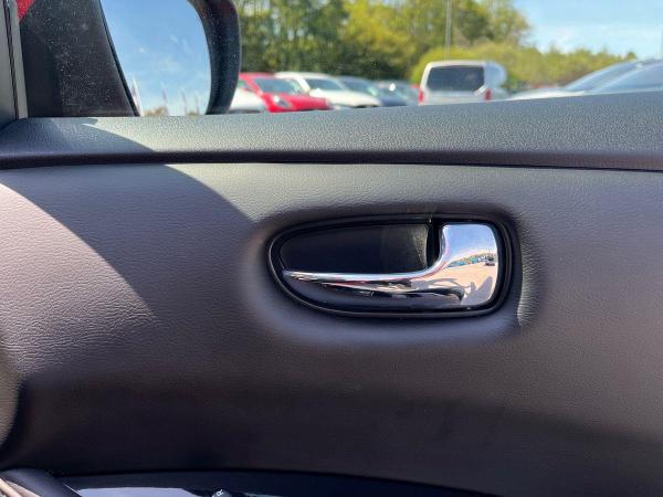 Nissan Leaf Photo 85fe3980-1d0c-4b46-800a-f23f2e45bb13.jpg