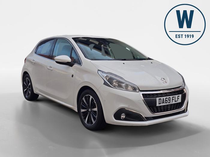 Used 2019 Peugeot 208 1.2 PureTech Tech Edition Hatchback 5dr Petrol Manual Euro 6 (s/s) (82 ps) White at Gravells