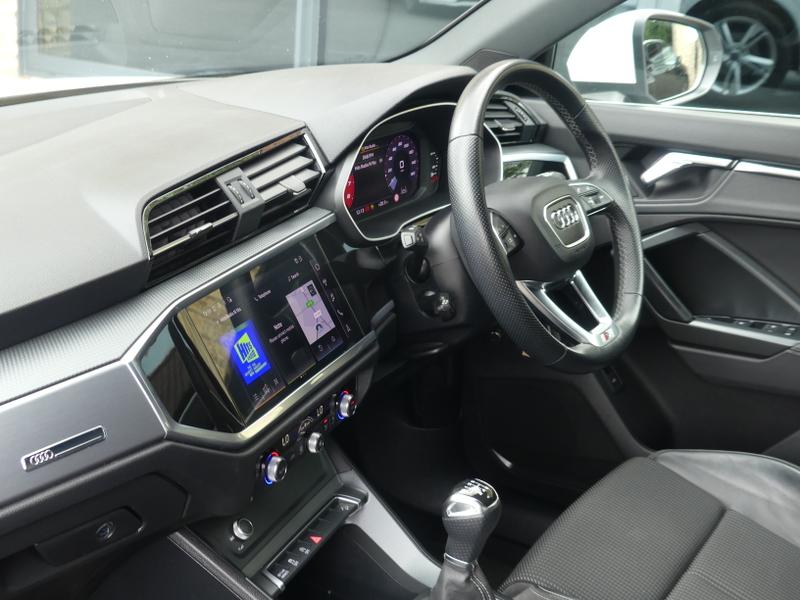 Audi Q3 Photo 860aa72b-faa1-4c49-8627-ccbebe808e3f.jpg