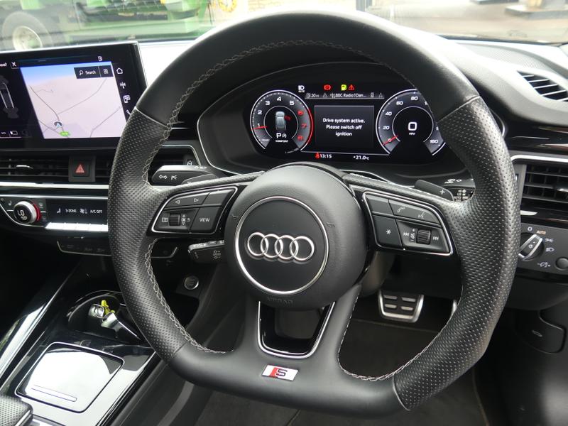 Audi A4 Avant Photo 86110432-cf90-4b3a-9572-03a00f5a93bb.jpg
