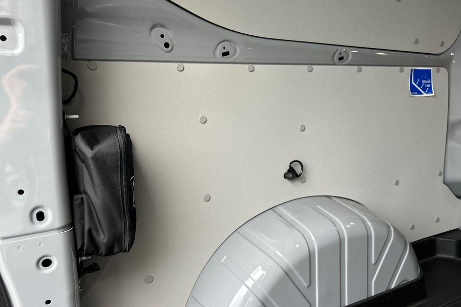Ford TRANSIT CUSTOM Photo 861330b3-ae6a-44e9-8b4d-64b9c1455ef5.jpg