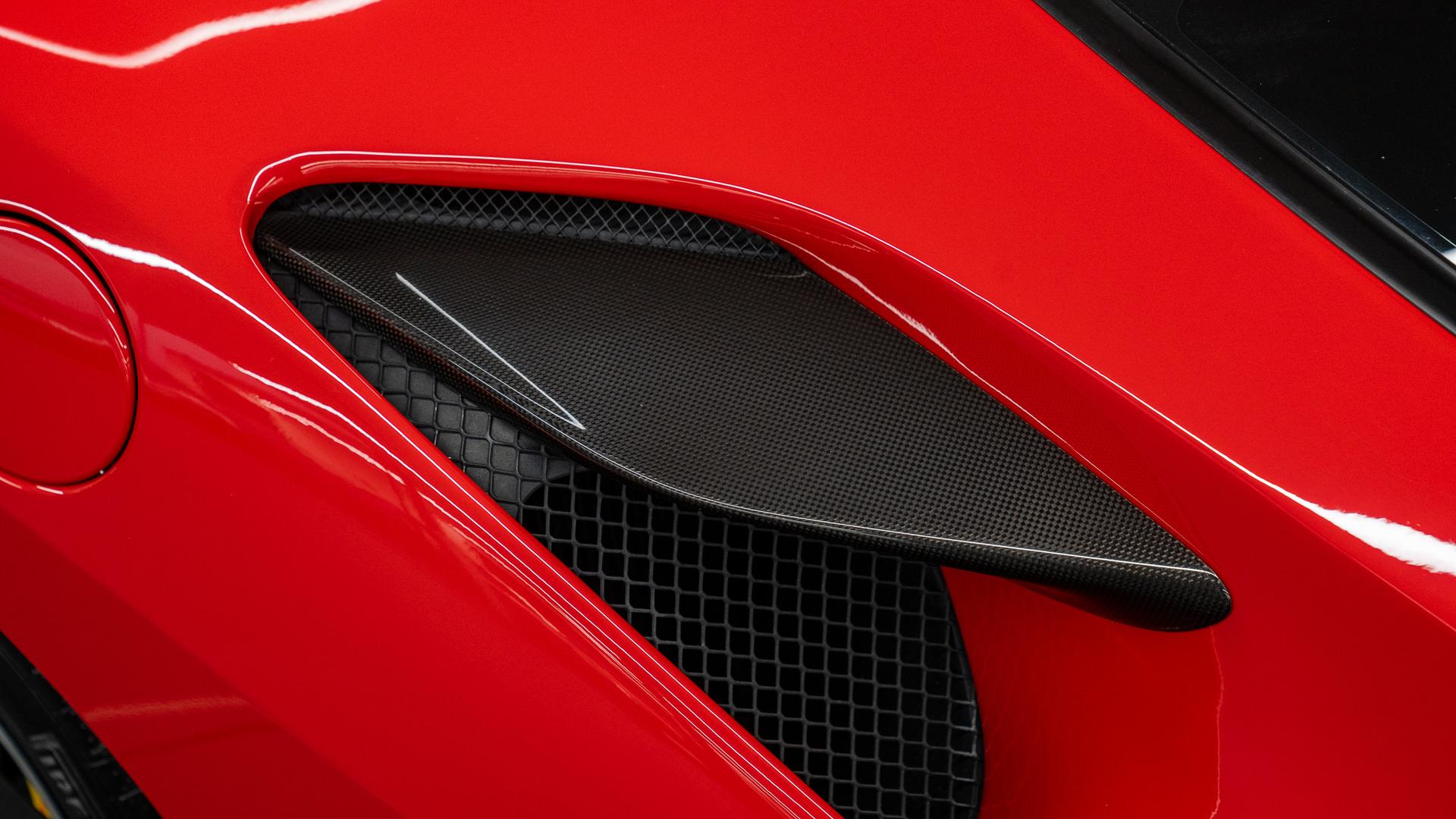 Ferrari F8 Photo 8619cad5-c995-4e24-8ce4-260257bee140.jpg