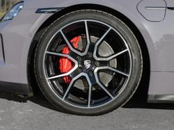 PORSCHE Taycan Photo 3