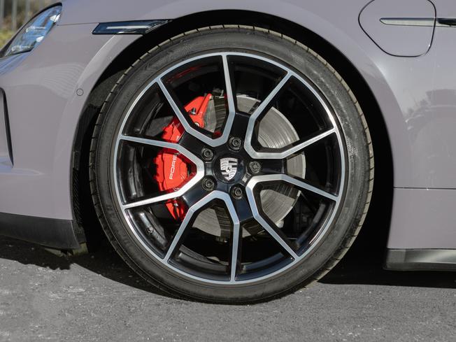 PORSCHE Taycan Photo 3