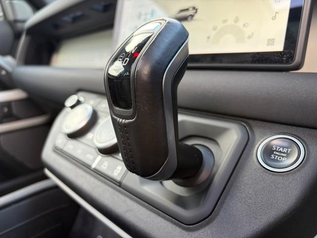 Land Rover Defender 110 Photo 86203de4-60ff-4c8d-8dd8-785fdd04ecd0.jpg
