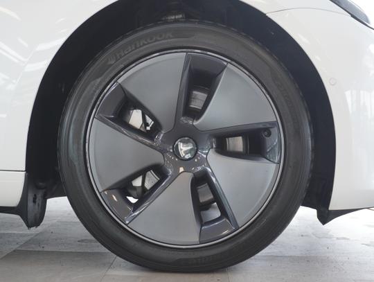TESLA Model 3 Photo 8644f985-6e1f-4bf7-9d65-7af960945c67.jpg